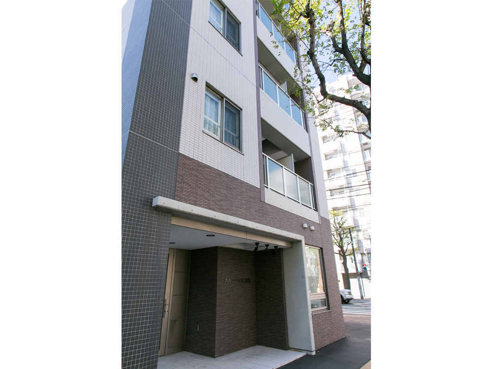 1階にクリーニング屋さんが入っています。