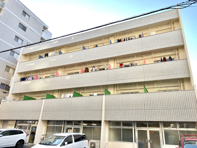 伊予鉄道本町線/本町三丁目駅、徒歩3分
