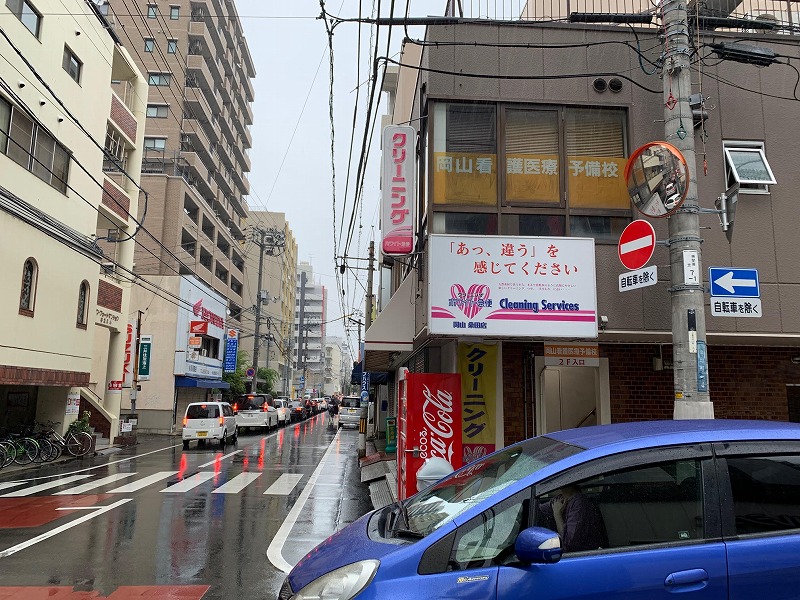 クリーニング店 隣にあります。