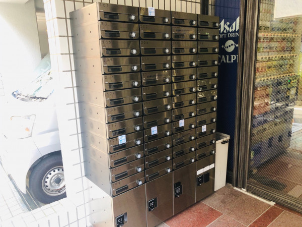 物件に宅配BOXも設置しております(^^)