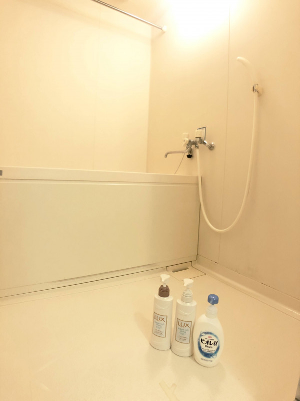 お風呂・トイレ分かれています☆広いお風呂でごゆっくりおくつろぎください!シャンプー、リンス―、ボディーソープもご用意していますので、ぜひご利用ください◎♪