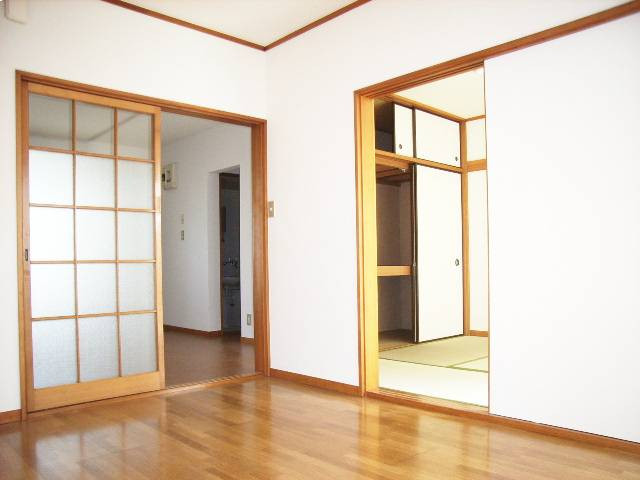 南向きで全部屋に窓あり!!日当たり良好の風通し良好のお部屋です!(^^)/