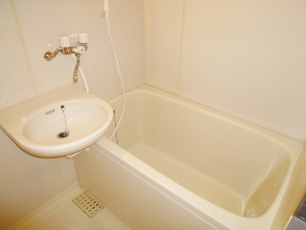 お風呂・トイレ分かれています☆シャンプー、リンス―、ボディーソープもご用意していますので、ぜひご利用ください◎♪