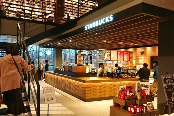 蔦屋書店江別店230ⅿ スターバックスコーヒー
