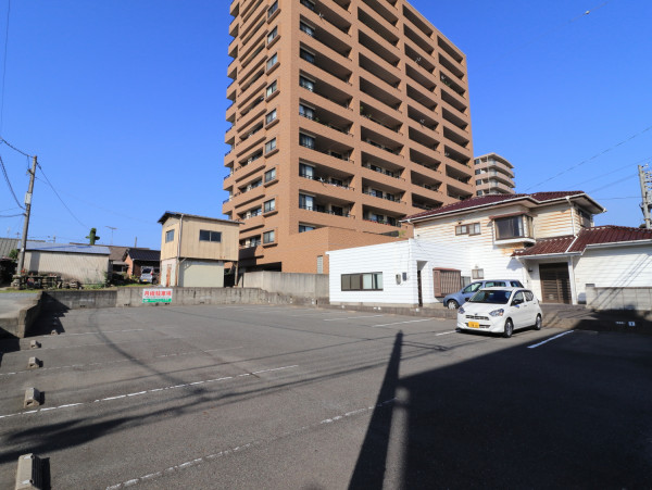 敷地外駐車場2