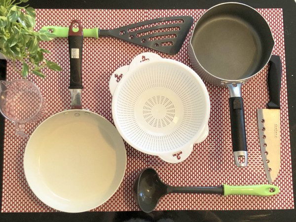 食器類、調理器具類そろってます☆ 水道高熱関連、契約済みになりますので別途契約不要です!(^_^)到着すぐご利用いただけます◎♪