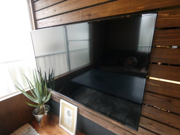 このテレビ角度変えられます!