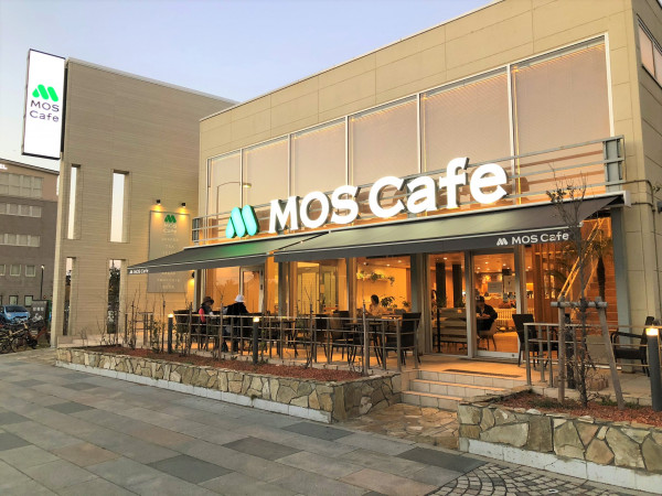 周辺には飲食店も多く飽きません。