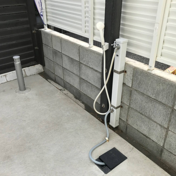 海の帰りに便利な外水洗あります。