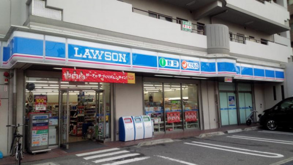 コンビニまで徒歩で約2分