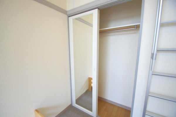 収納は大容量です!タンス要らずだからコタツも置けちゃう