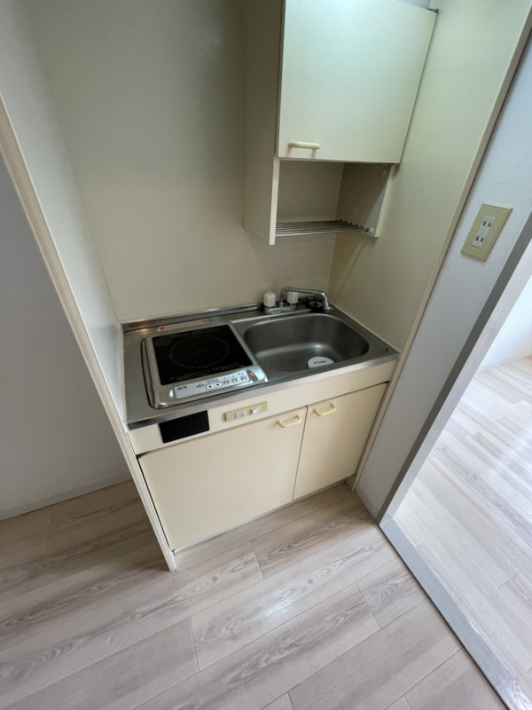 家具・家電設置前の室内写真となります。