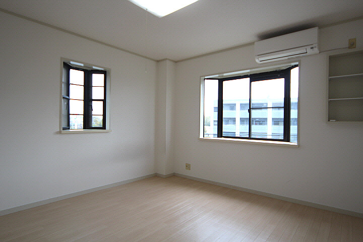 角部屋のお部屋につき、2面採光になっております。