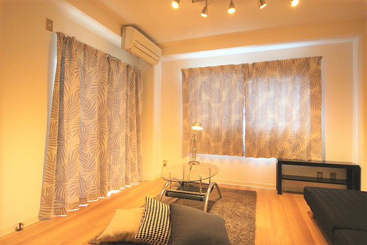 最上階角部屋のお部屋です。2面採光で日当たり、風通しも良い部屋です!
