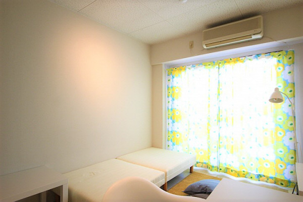 北欧風な室内で、明るい雰囲気です。