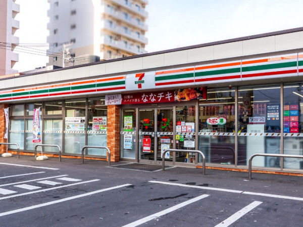 「セブンイレブン札幌南5条東店」まで徒歩1分(97m)!