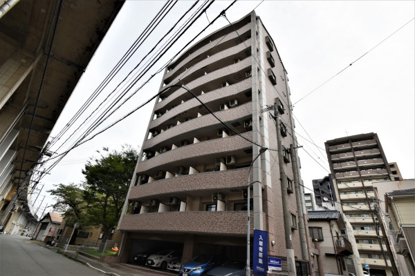 高層マンションで 駐車場完備の博多駅近くの物件!