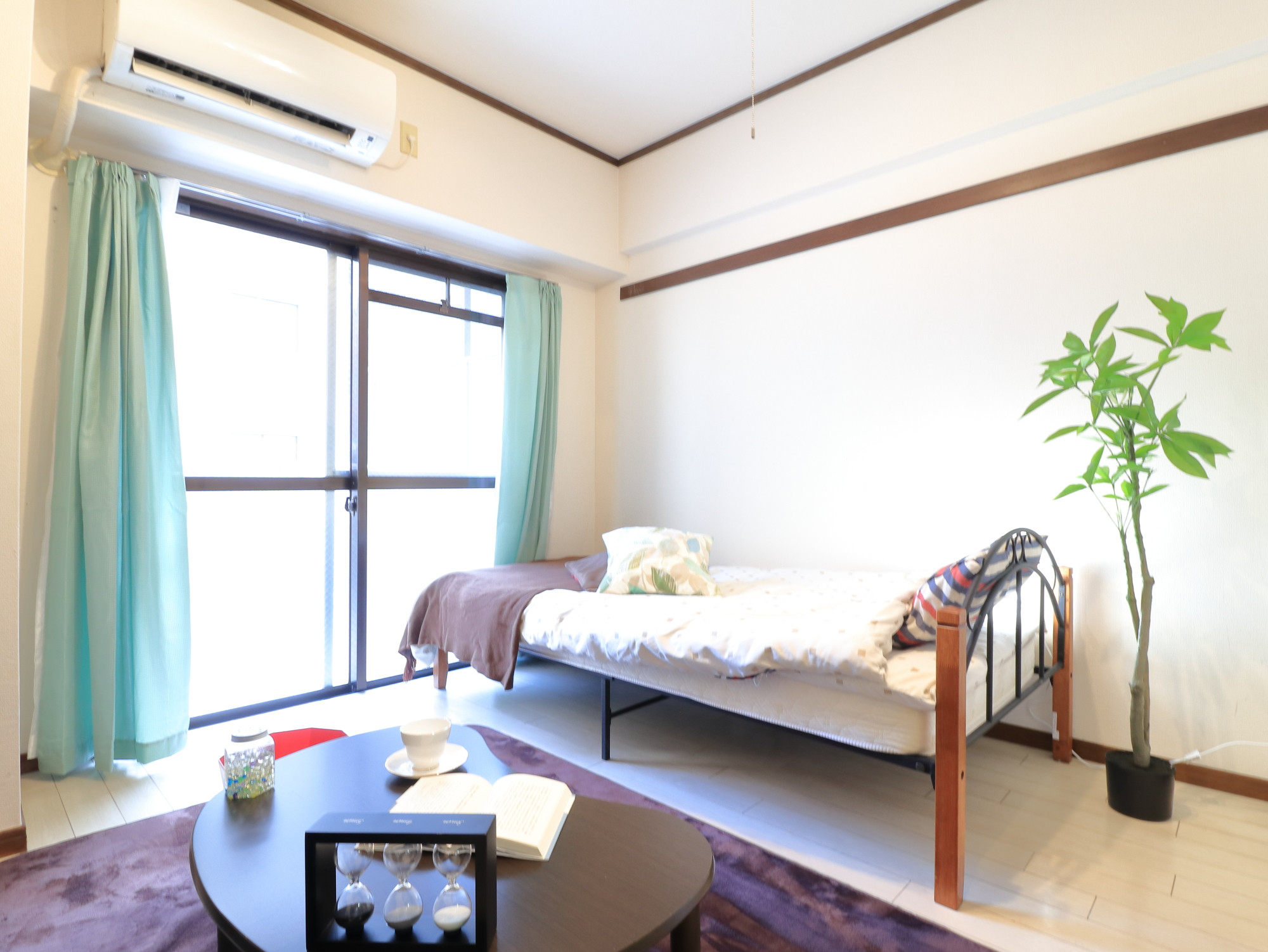 暖かい雰囲気が魅力的な1K!家具家電付きで入居されたその日から自宅のようにくつろいでいただける空間となっております。クローゼットもございますので、ぜひご利用ください(^^♪
