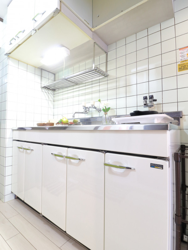 キッチンはお掃除する際に便利なIH♪フライパンや鍋などの調理器具だけでなく、コップやお皿などもご用意しておりますので食材さえご用意いただければ、即日自炊可能です!