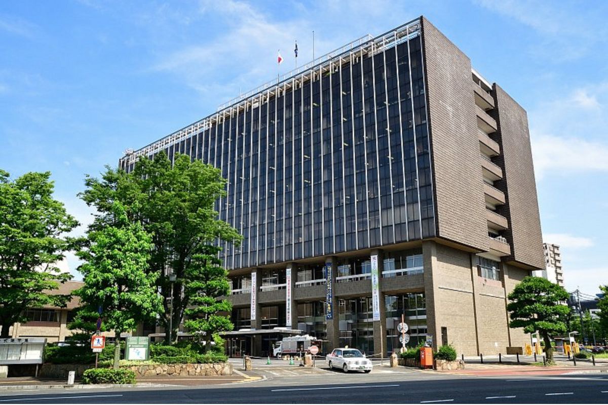 岡山市役所まで徒歩車で13分、4.4km。