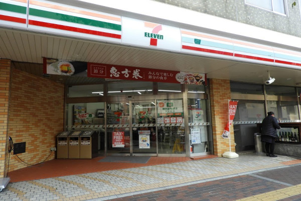 セブン-イレブン 倉敷駅前店まで徒歩10分、800m。