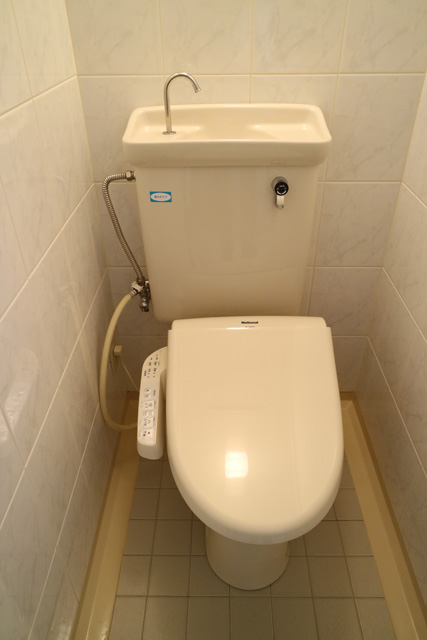 ウォッシュレット付きのトイレ