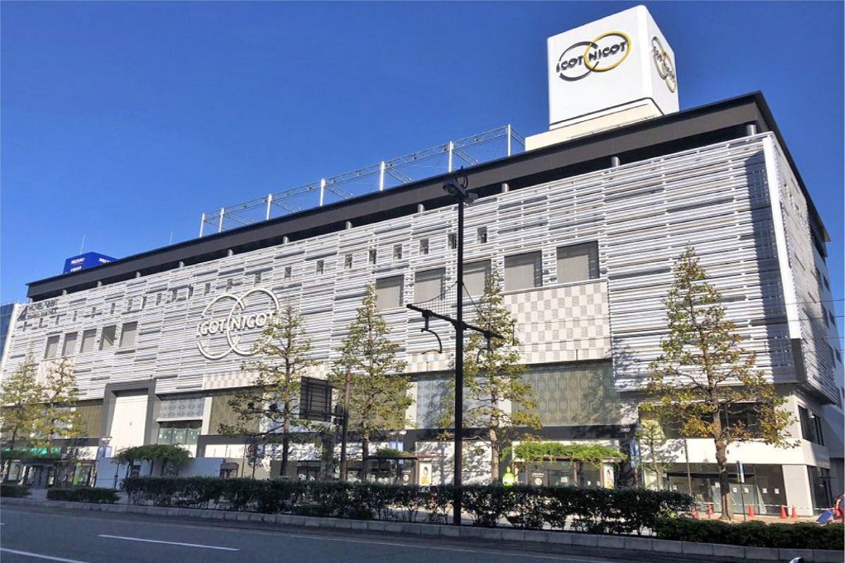 イコットニコットまで徒歩8分。飲食店や本、雑貨などの商業施設です。息抜きやお買い物に是非、美味しいラーメン屋も。