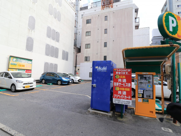 近隣コインパーキング 08:00~24:00 最初の20分:300円 以降15分毎:200円 24:00~08:00 60分毎100円 (2020年6月現在)