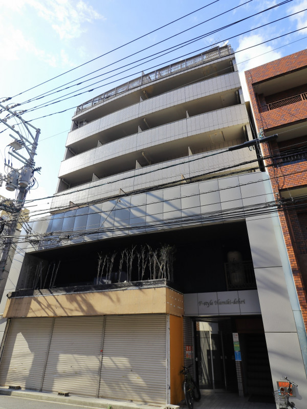広島の中心地にあるので非常に便利な立地♪コンビニや飲食店、郵便局など生活をする際に助かるお店が多数あり、パルコなどファッションビルも近いので観光目的の方にもオススメ♪