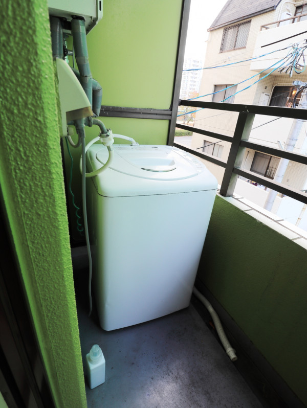 デザインクロスを使用しておりますのでおしゃれな雰囲気♪掃除機などもご用意しておりますので入居期間中は清潔な空間を保っていただけます!